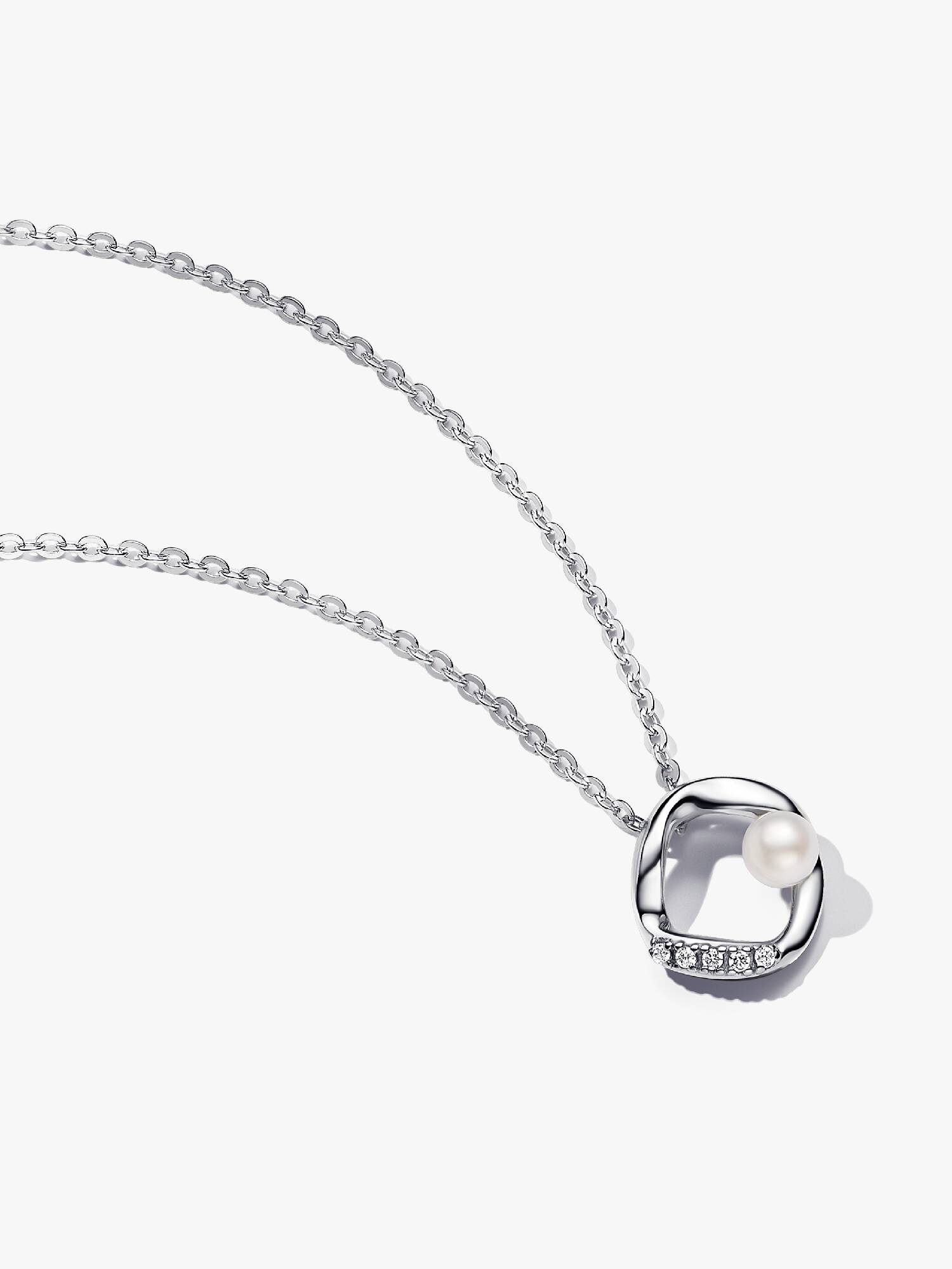 Collar Círculo Forma Orgánica en Pavé y Perla Cultivada de Agua Dulce