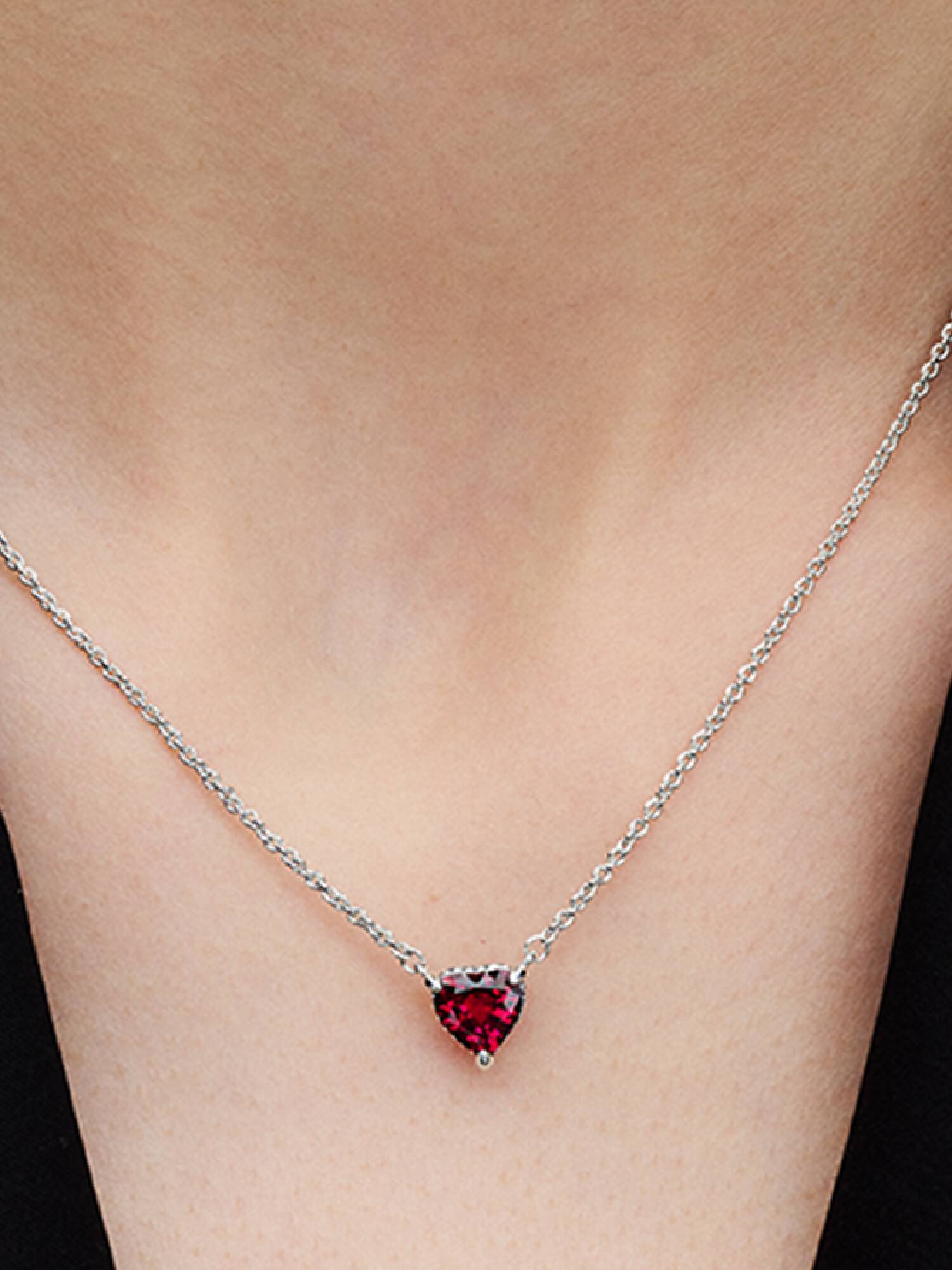 Collar con Colgante Halo y Corazón Brillantes