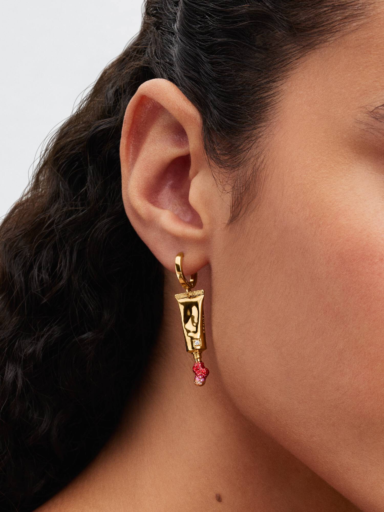 Pendiente de aro Colgante Tubo Maquillaje de Pat McGrath