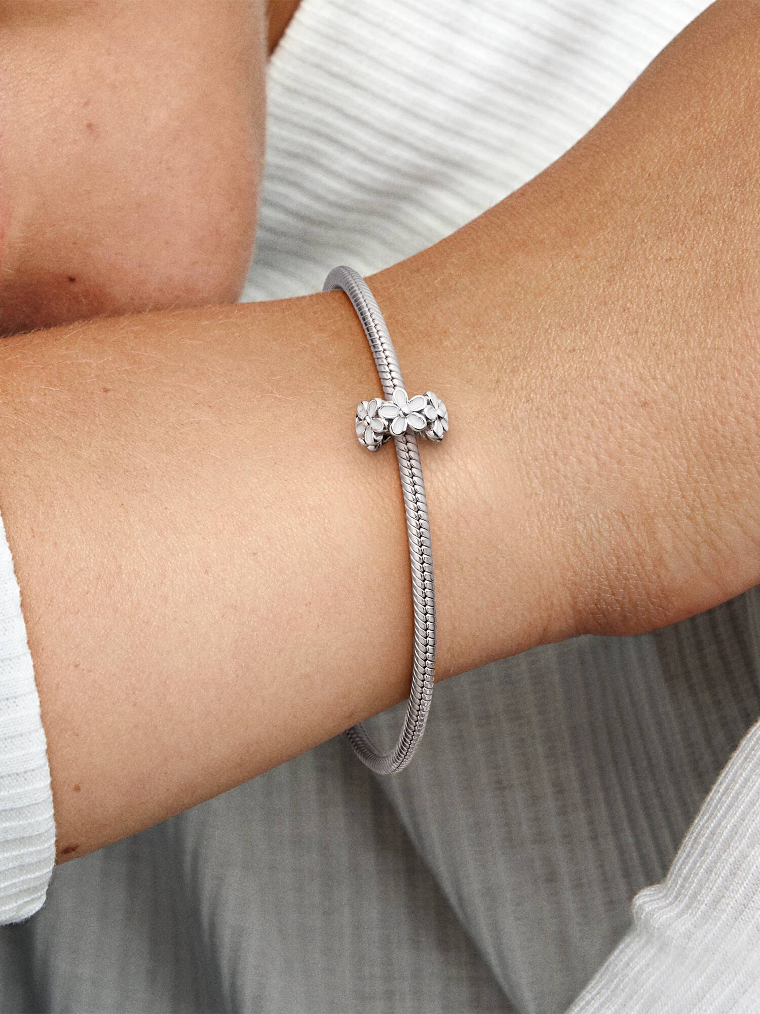 Charm Separador Margarita Blanca