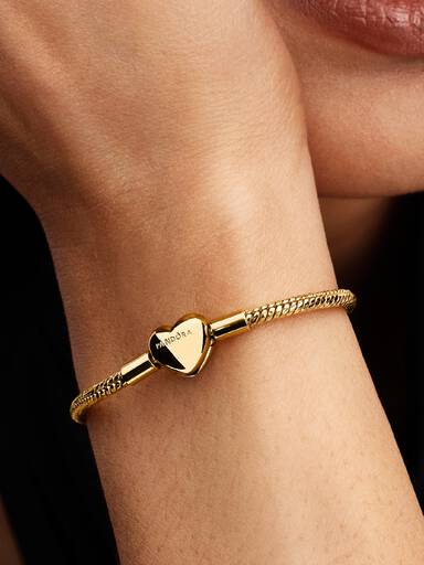 Pulsera de Cadena de Serpiente con Cierre Corazón Facetado Grabable