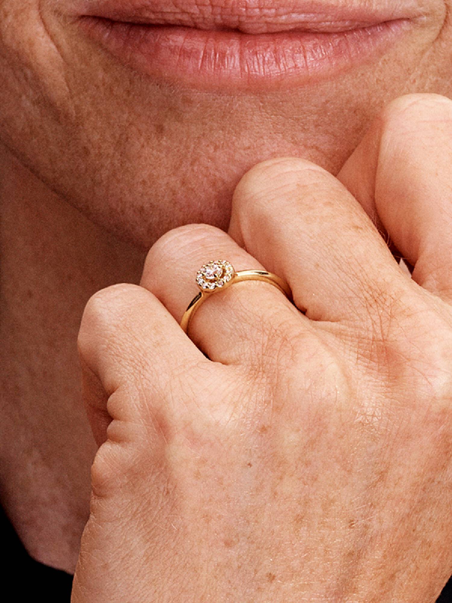 Anillo Halo Redondo en Pavé 
