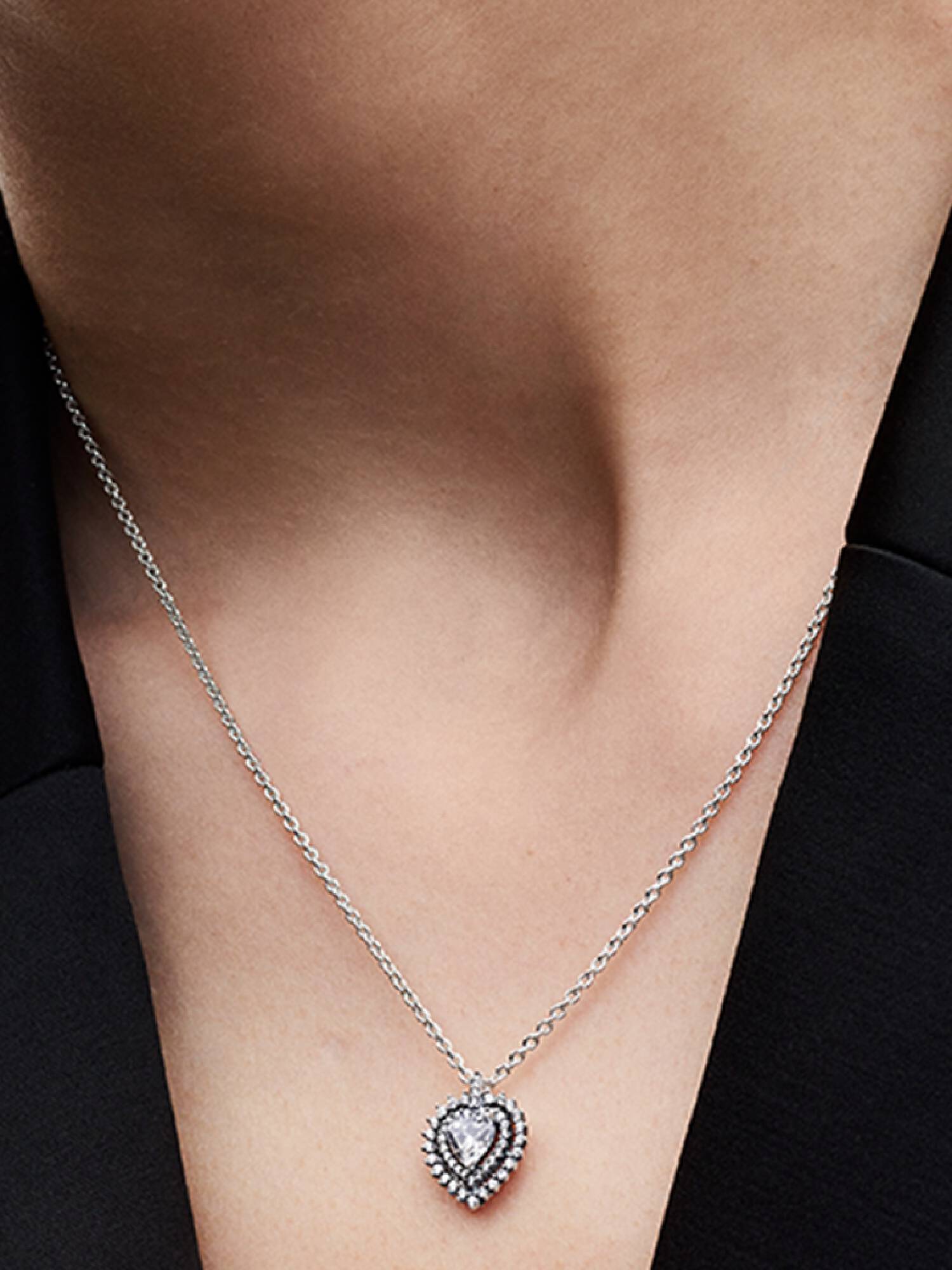 Collar con Colgante Halo y Corazón Brillantes