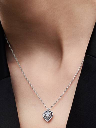 Collar con Colgante Halo y Corazón Brillantes