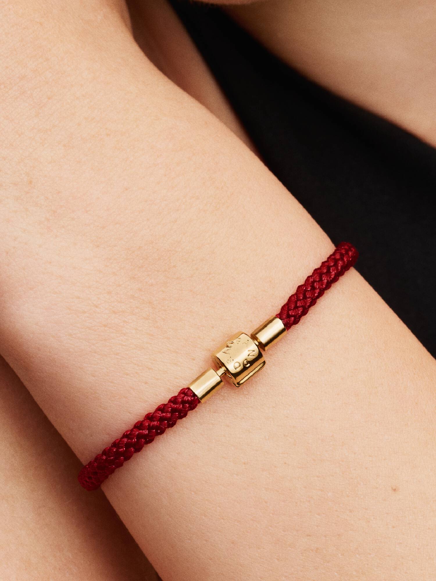 Pulsera Cordón Rojo Brillante