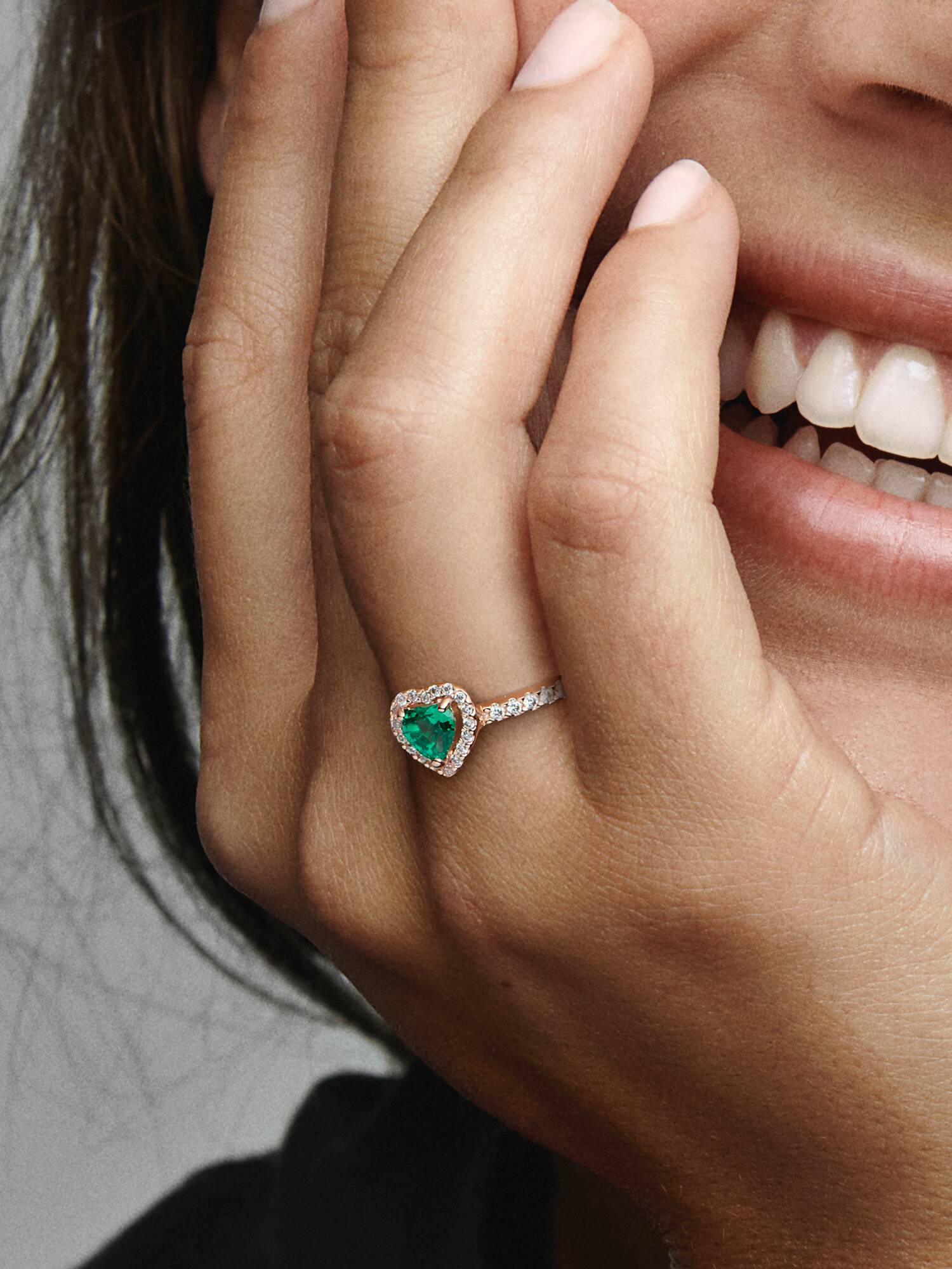 Anillo Corazón Brillante Elevado Verde