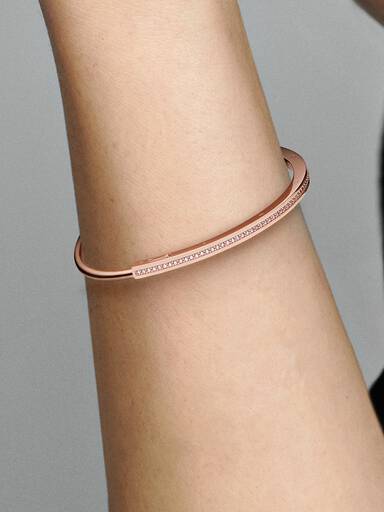 Pulsera Rígida Pandora Signature I-D Pavé