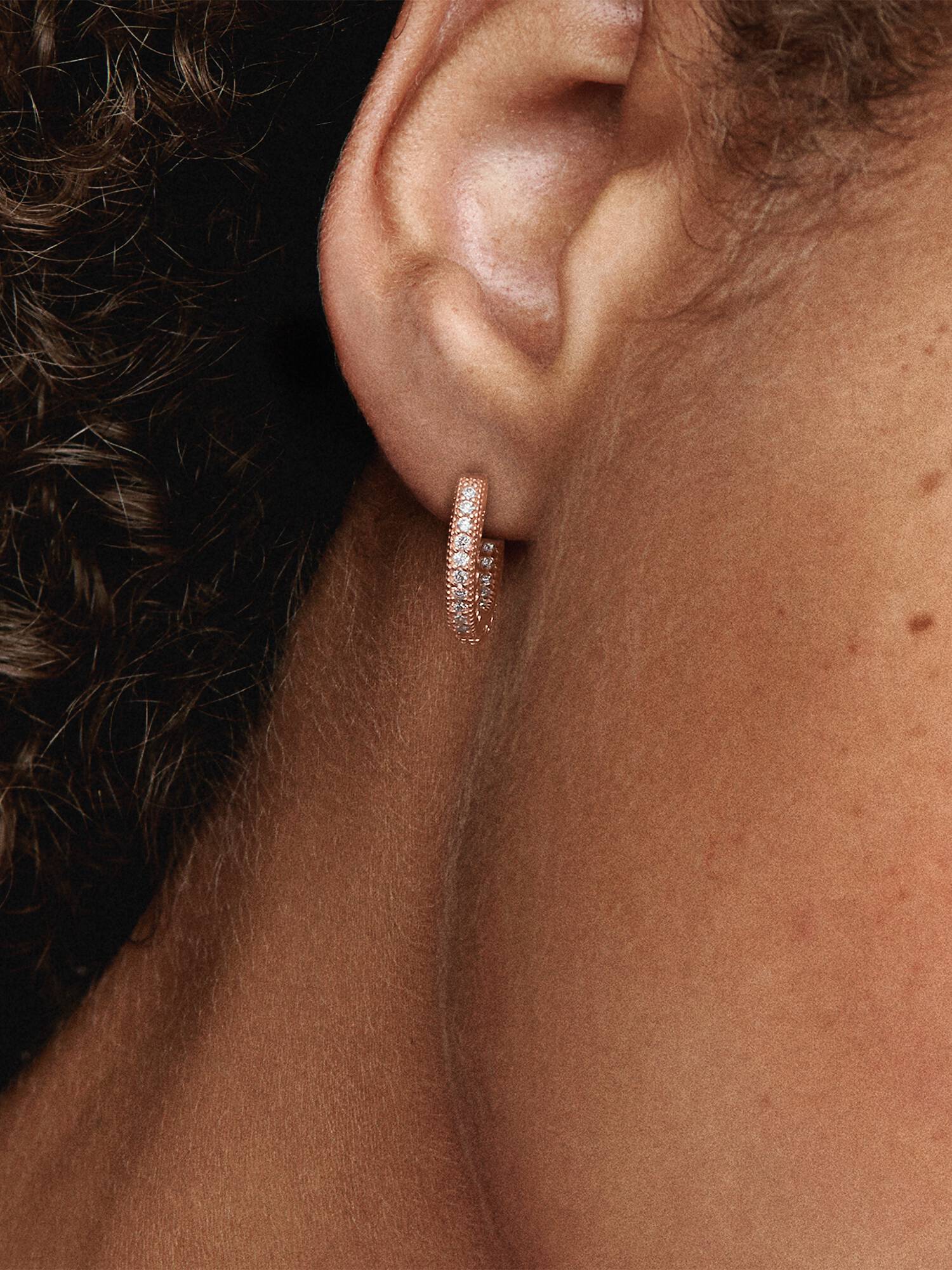 Pendientes de Aro Corazón en Pavé