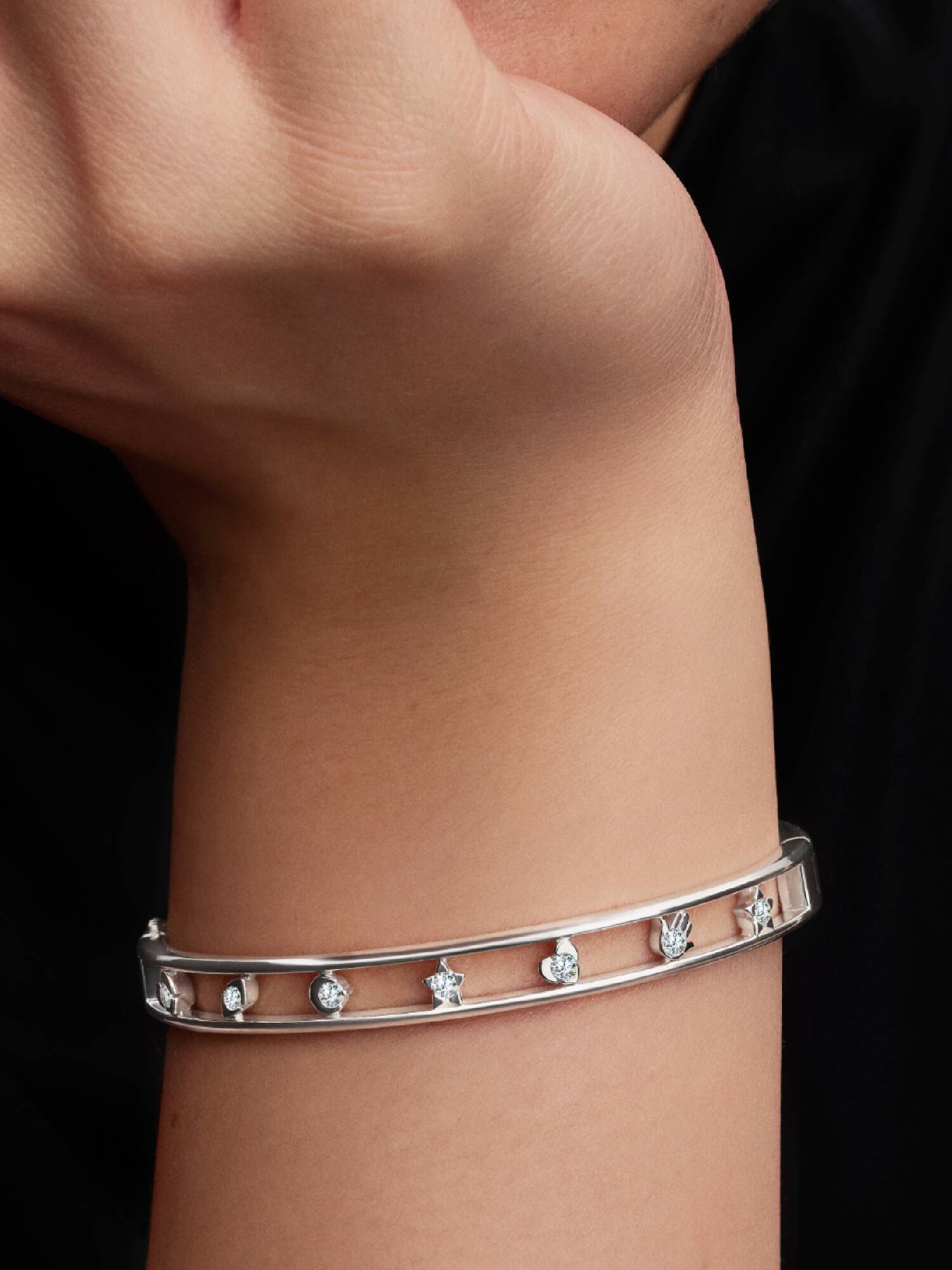 Sterling silver bangle with 0.35 ct TW G-I VS+ round brilliant very good cut lab-grown diamonds