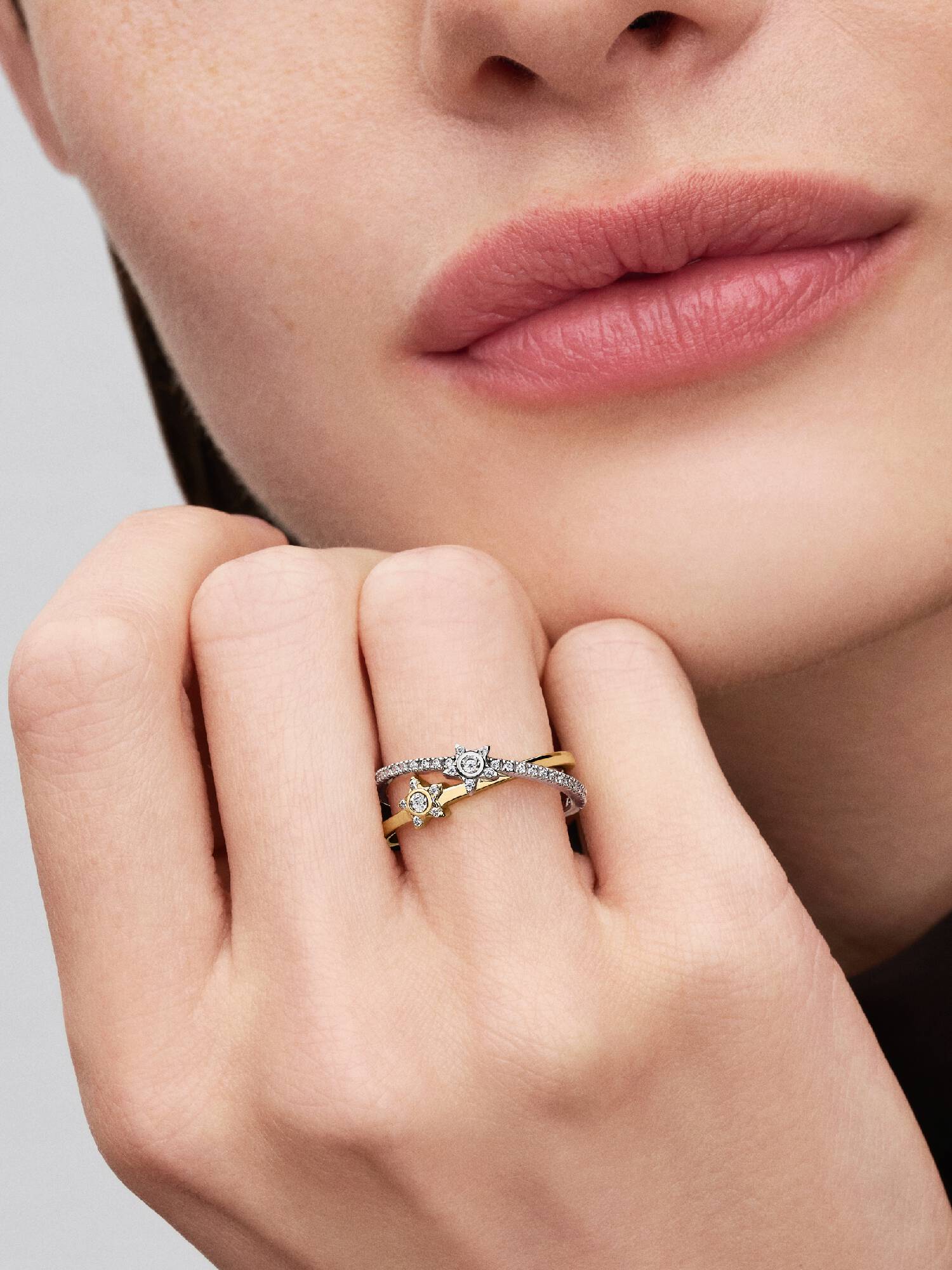 Anillo Cruzado Estrella Brillante