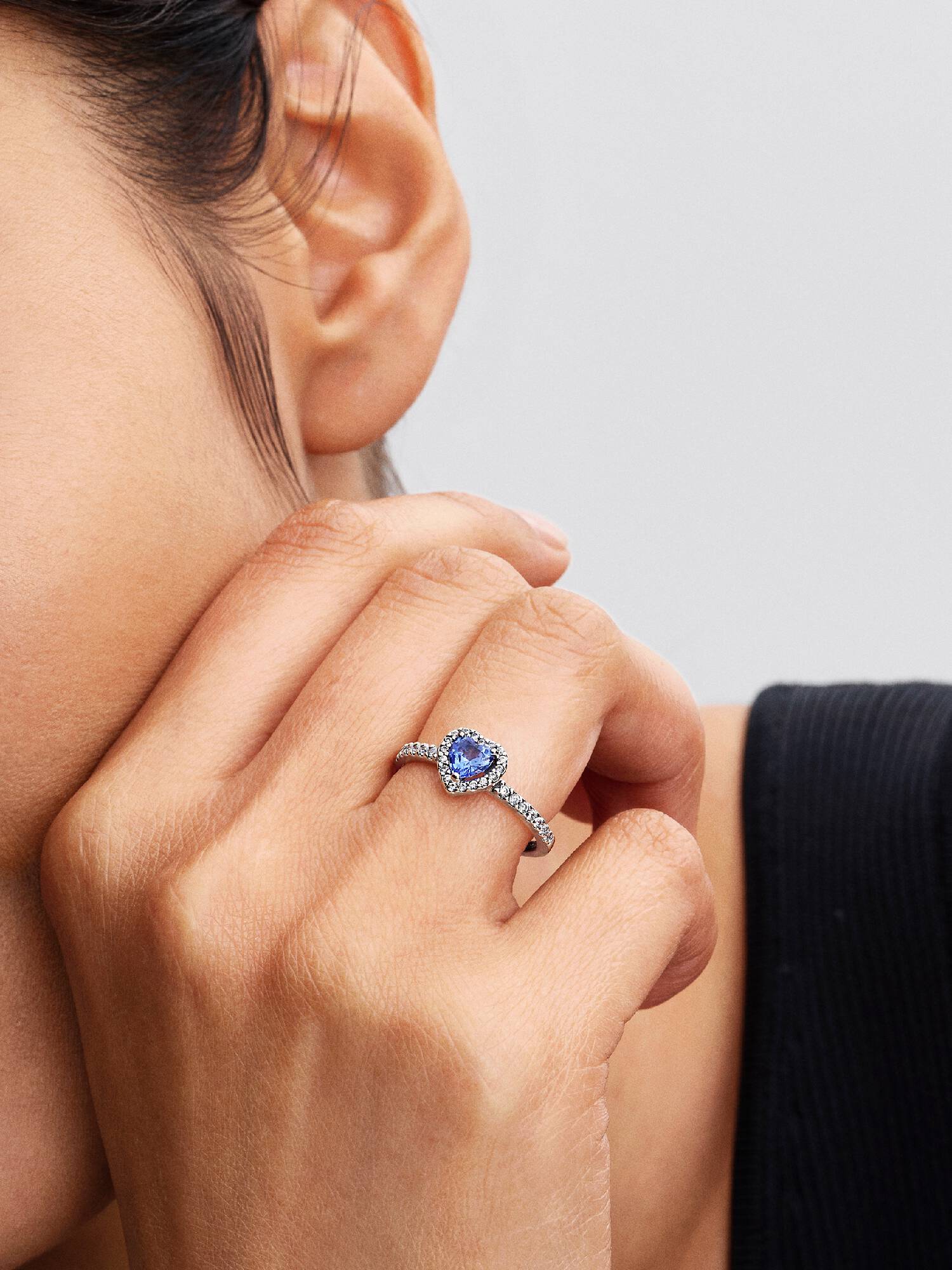 Anillo Corazón Azul en Relieve Brillante