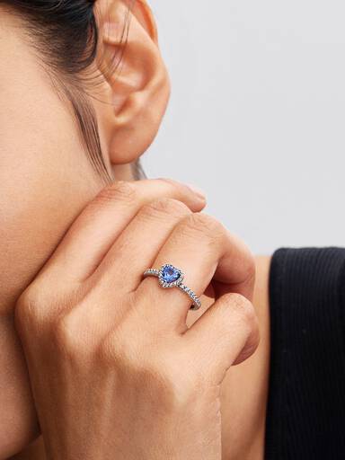 Anillo Corazón Azul en Relieve Brillante