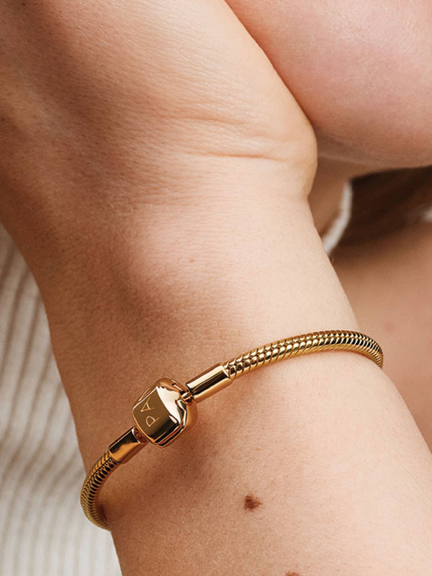 Pulsera Pandora Moments Cadena de Serpiente con Cierre de Barril