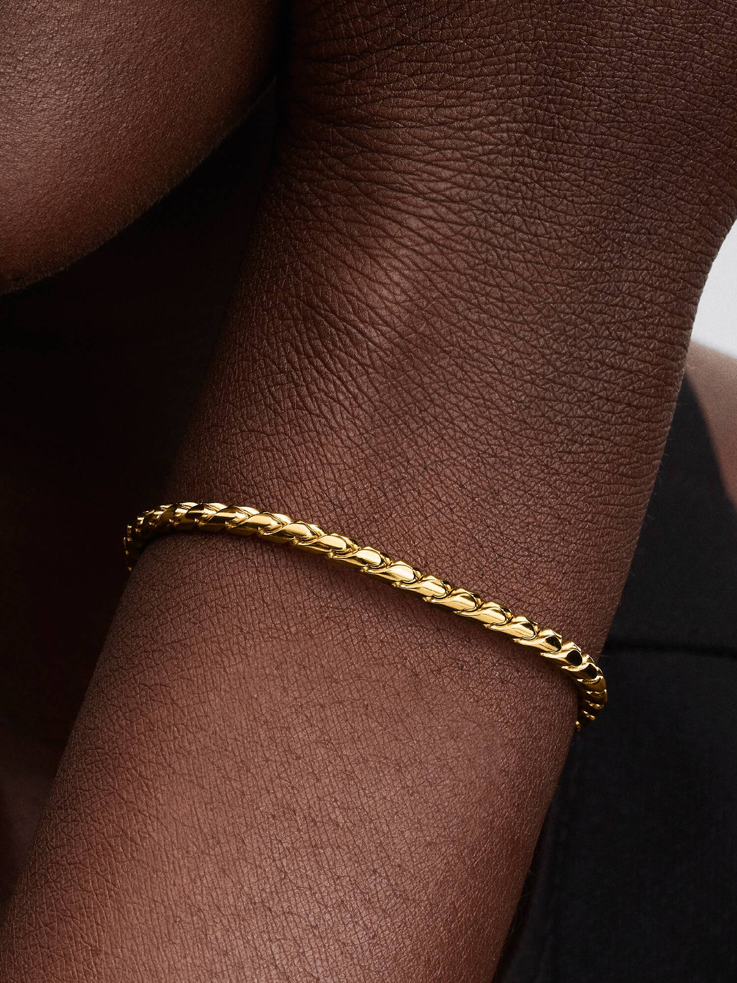 Pulsera de Cadena Alada con Cierre Redondo