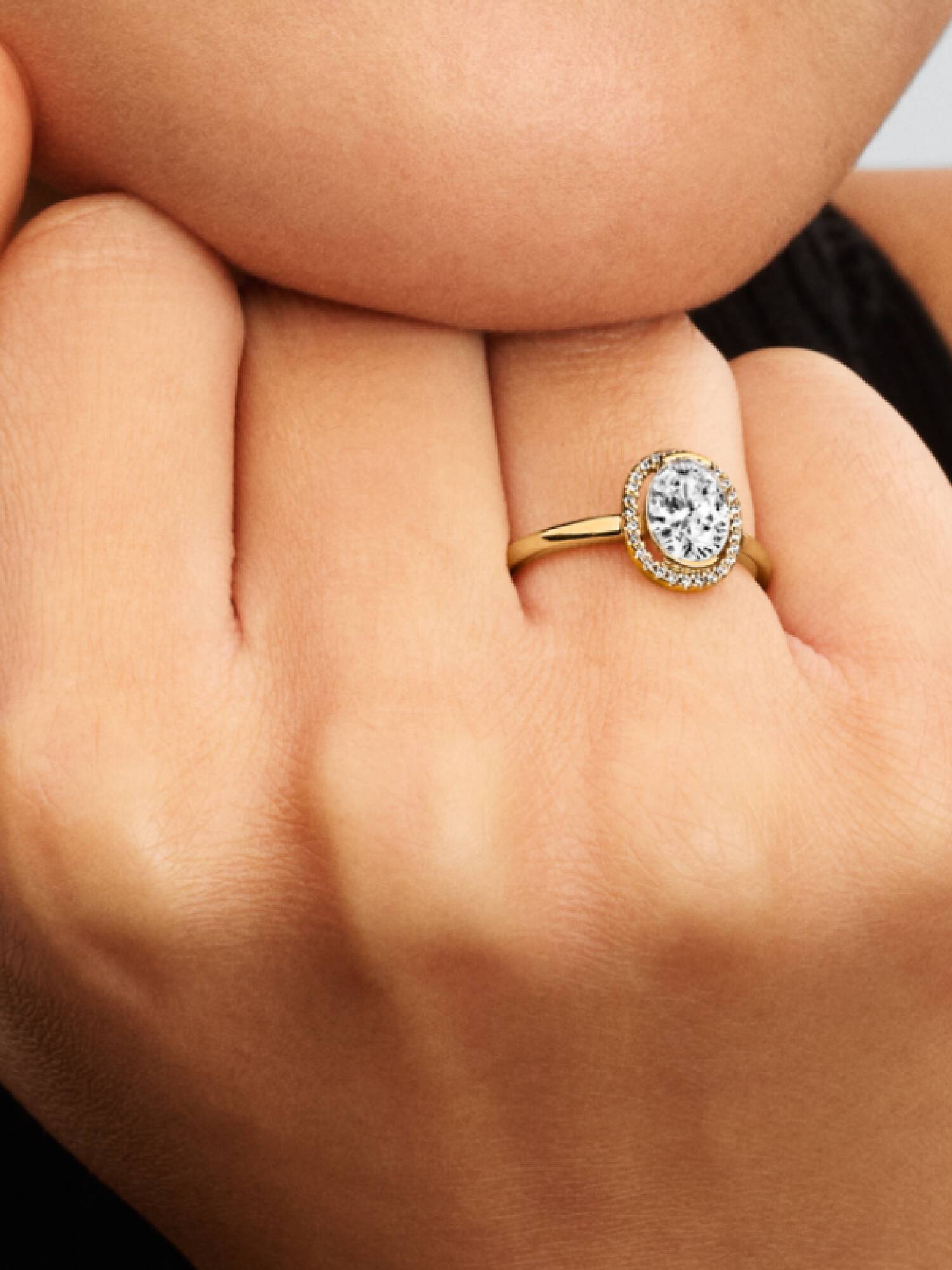Anillo Halo Ovalado Brillante