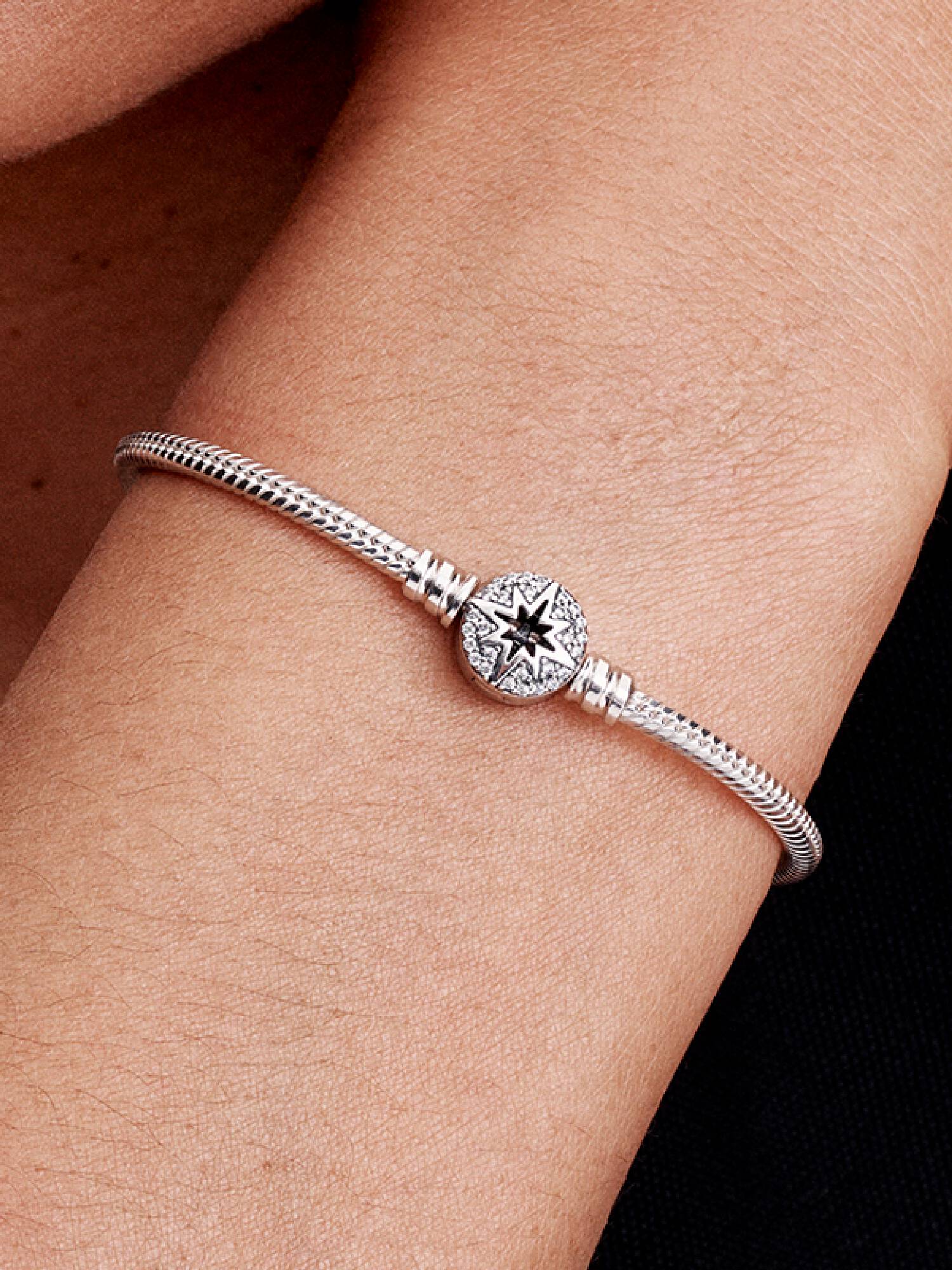Pulsera Pandora Moments Cadena de Serpiente con Cierre de Estrella Polar
