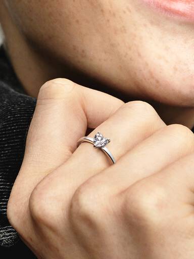 Anillo Solitario Corazón Brillante