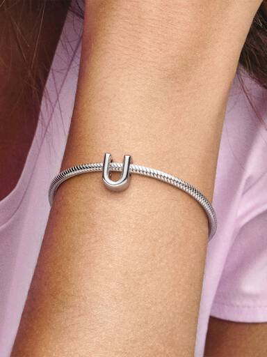 Charm en plata de ley Letra U