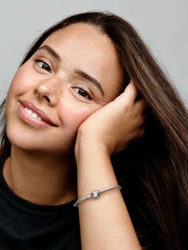 Pulsera Rígida con Cierre del Logotipo