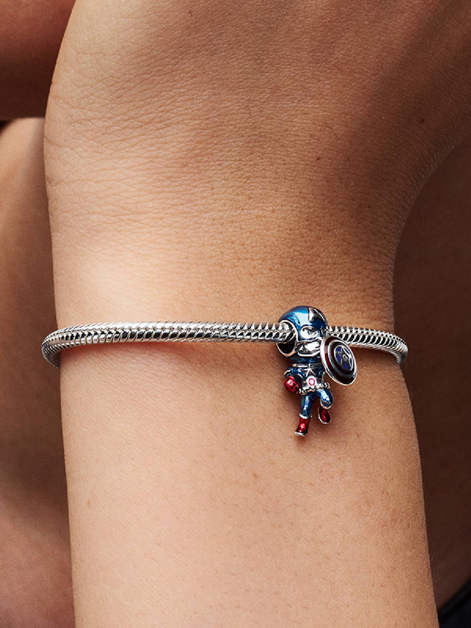 Charm Capitán América de Los Vengadores de Marvel