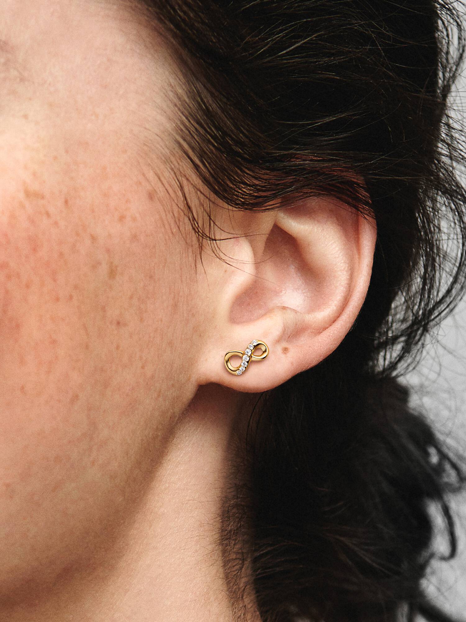 Pendientes de Botón Infinito Brillante