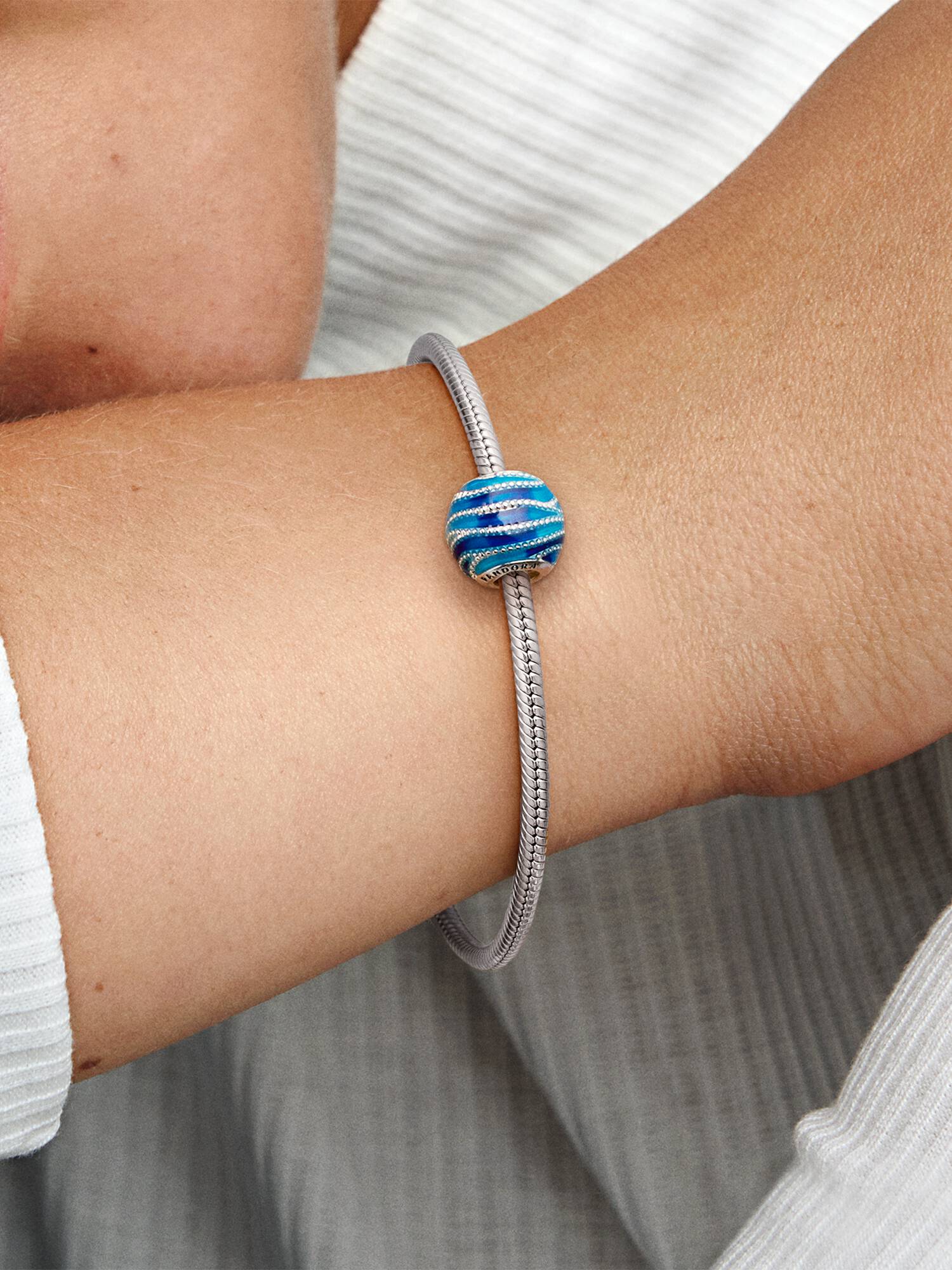 Charm en plata de ley Remolino Azul
