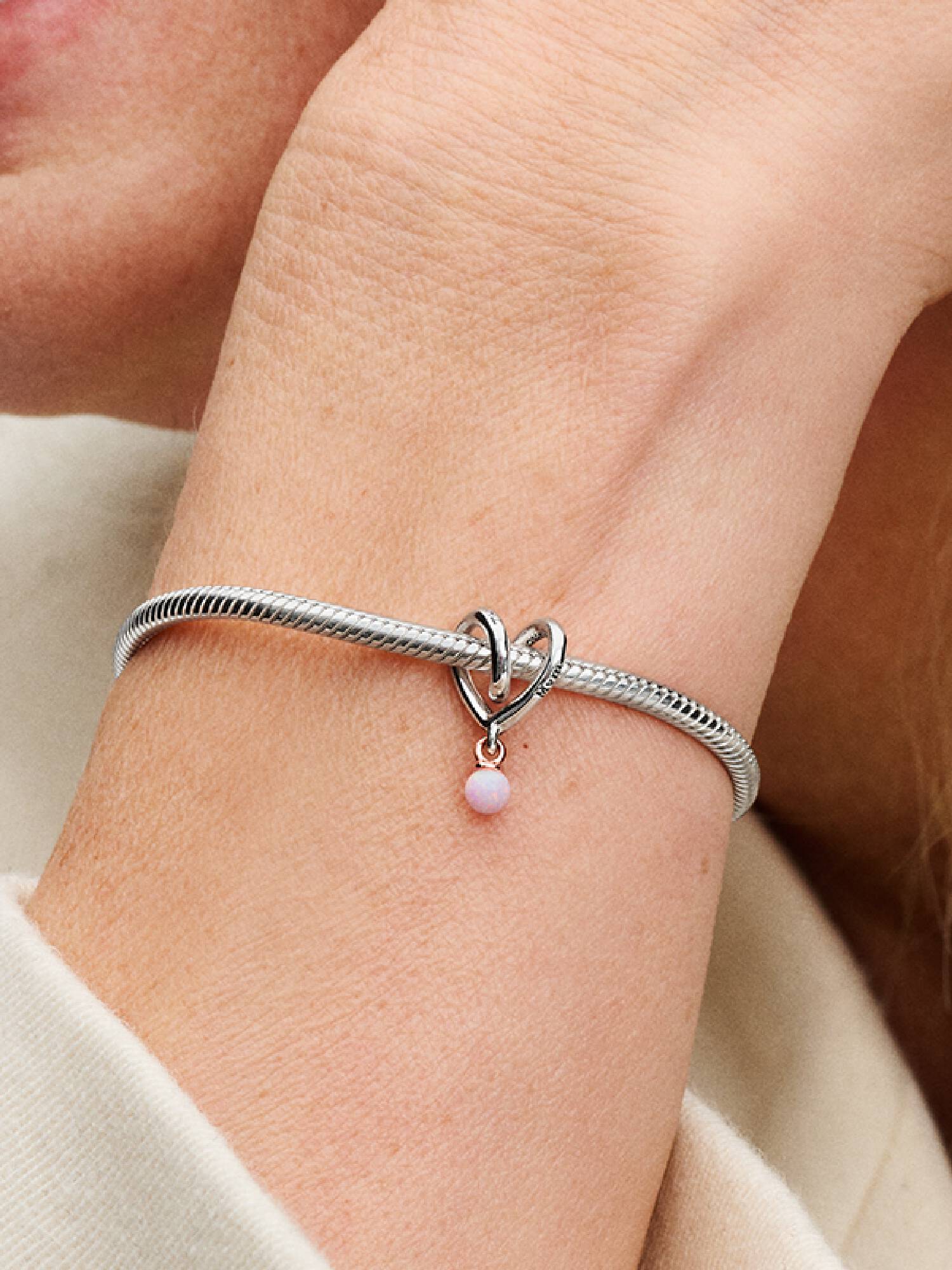 Charm Corazón Envuelto en Dos Tonos