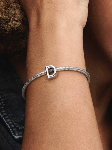 Charm en plata de ley Letra D