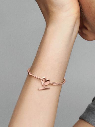 Pulsera Pandora Moments Cadena de Serpiente con cierre en T y Corazón