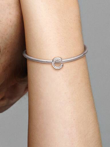 Charm en plata de ley Letra C