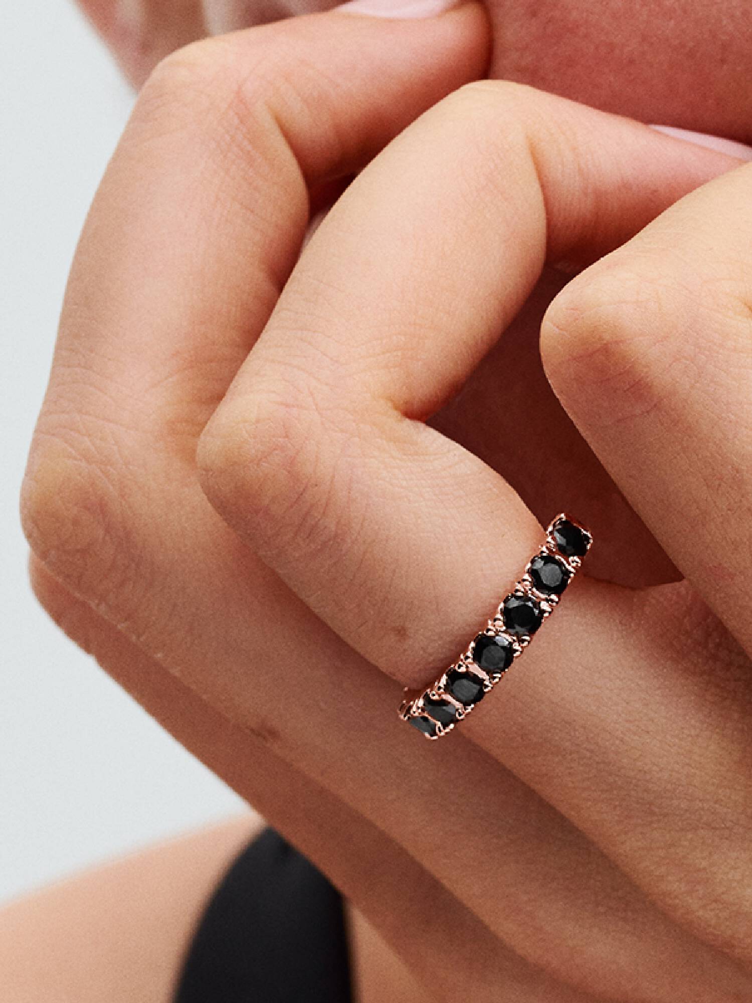 Anillo Eternity Fila Brillante Negra