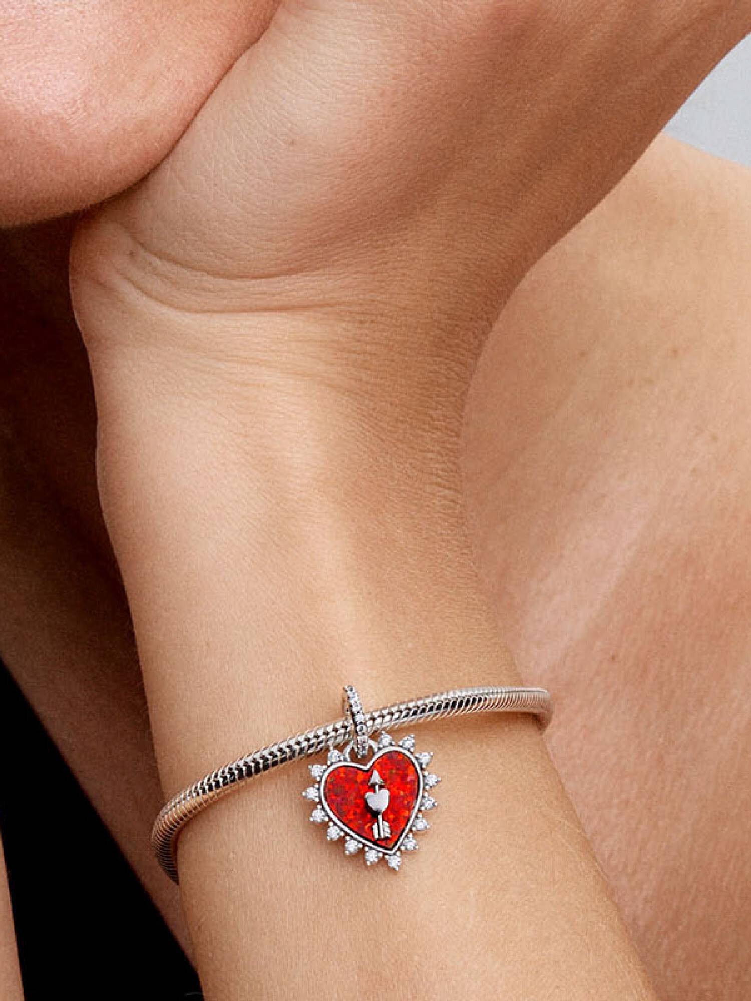 Charm Colgante Flecha Corazón Giratorio