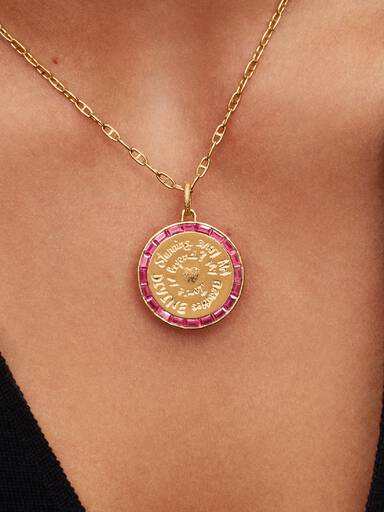 Charm Medallón Mantra de la Belleza de Pat McGrath